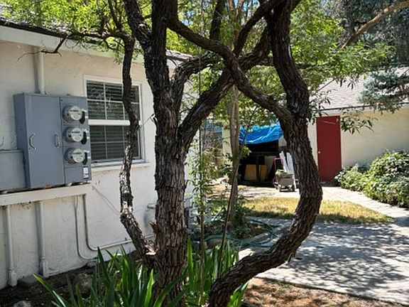 2nd image of 821 Vine St #2