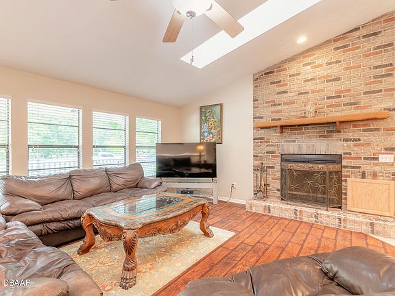 4th image of 290 Patricia Dr