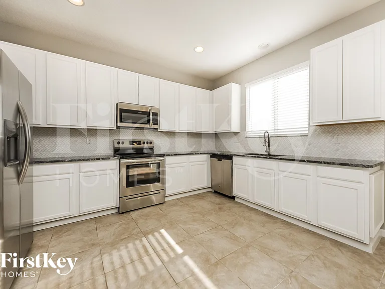 796 Lakeview Pointe Dr — Photo 6