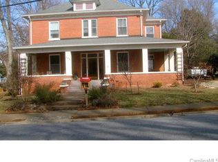 224 W 6th St, Newton, NC 28658