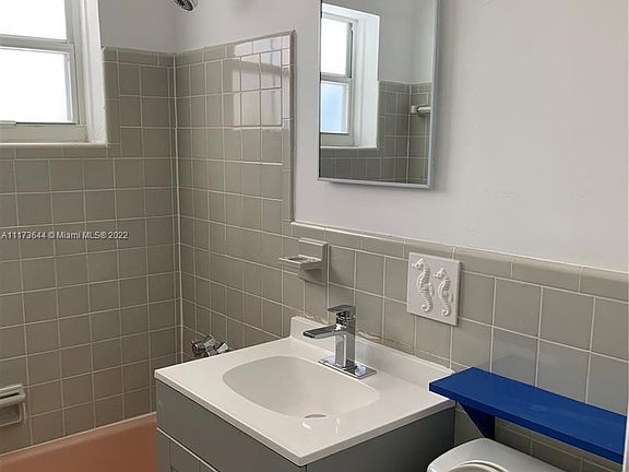 5th image of 39 SE 13th St #1-2