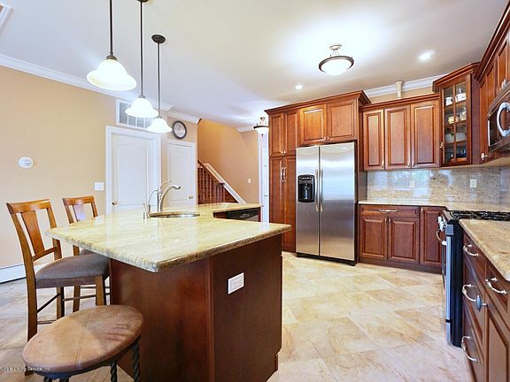 5th image of 48 Tiller Ct