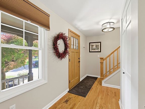 5th image of 4238 Mayfair Cir