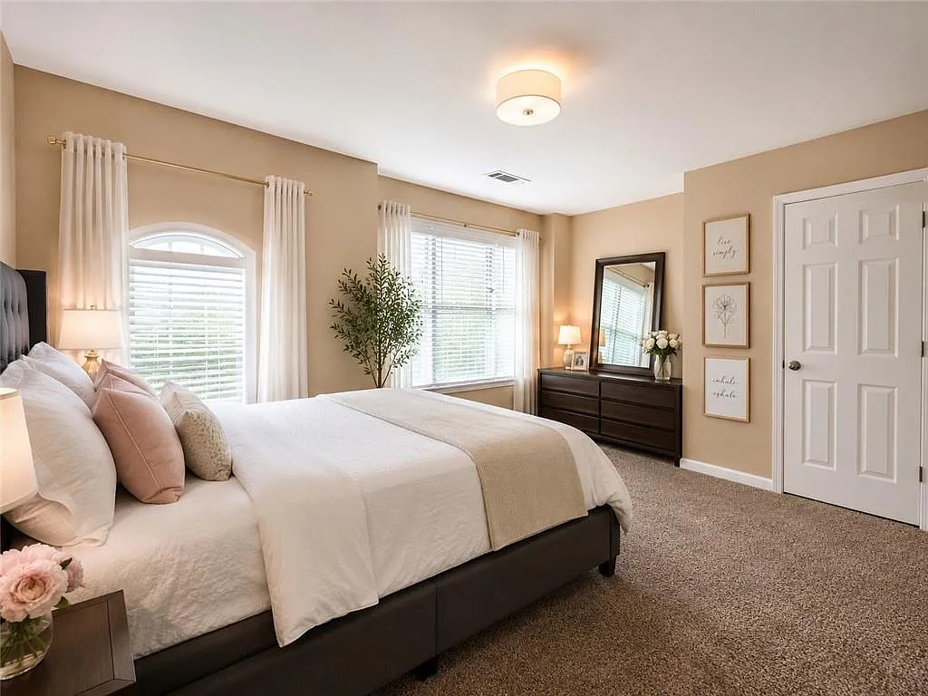 4 bed, 2.5 bath, 2305 sqft, $3,500 — Photo 3