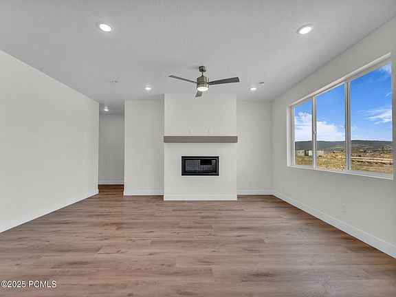 5th image of 7042 Woods Rose Dr