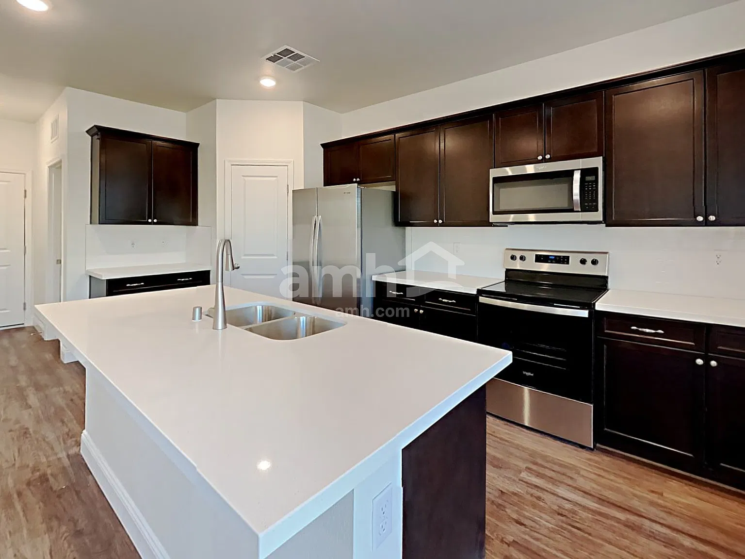 3 bed, 2.5 bath, 1885 sqft, $2,295 — Photo 4