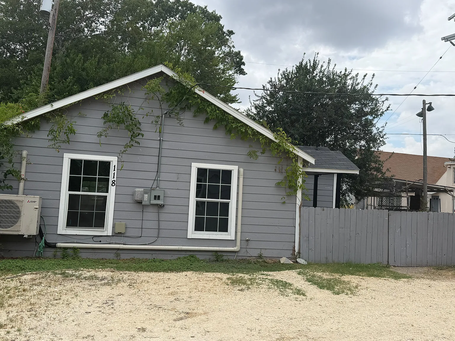 1 bed, 1680 sqft, $900 — Photo 2