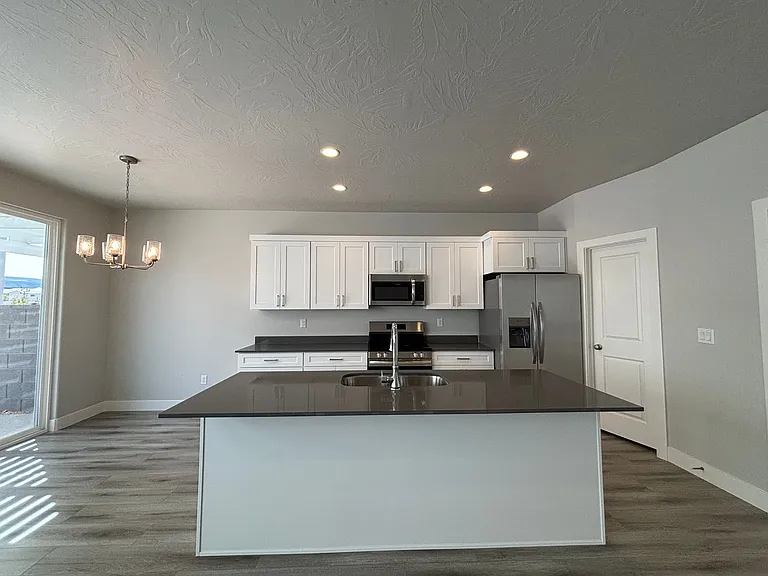 1073 S 4380 W — Photo 5