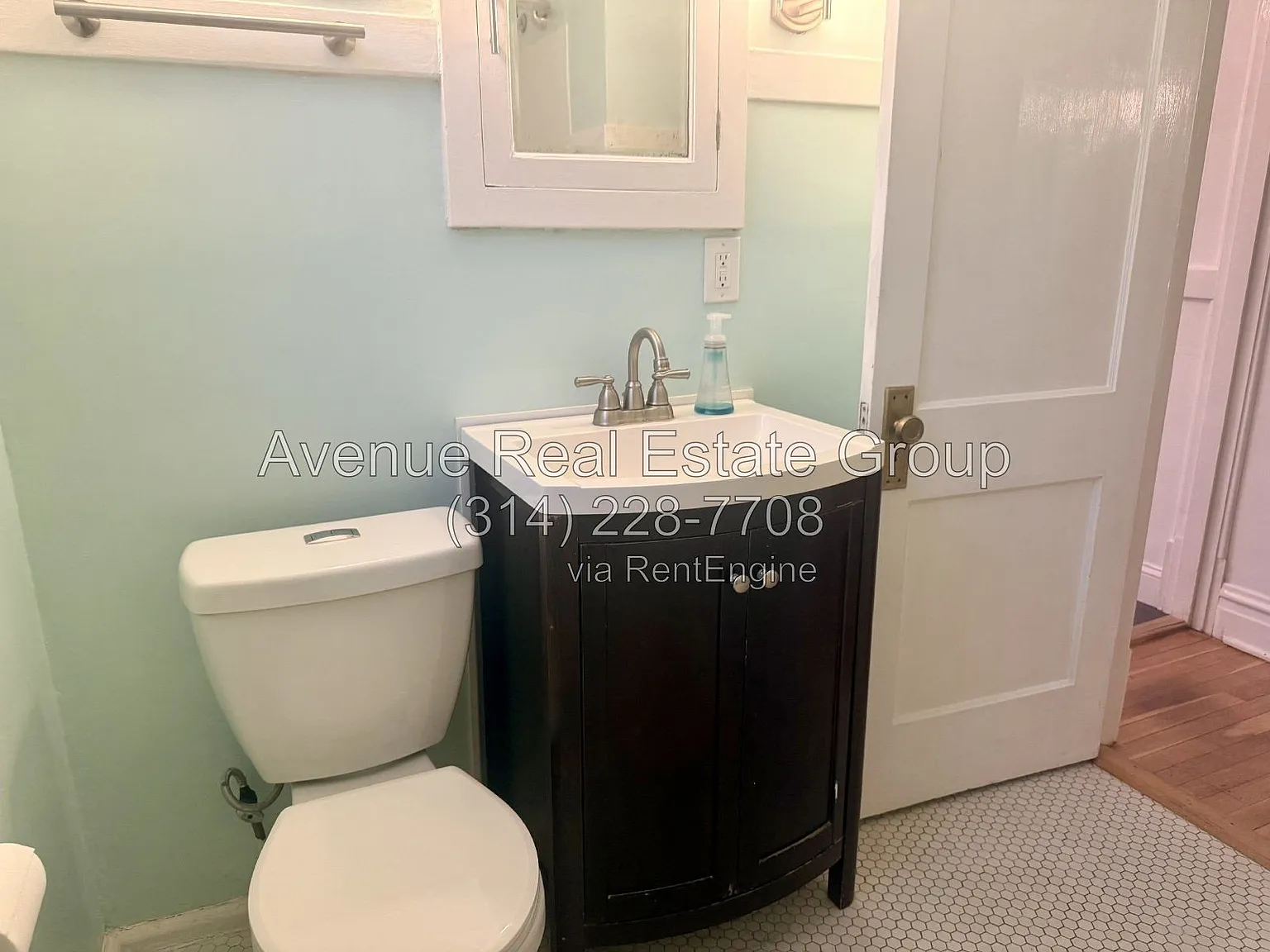 2 bed, 1.0 bath, 2159 sqft, $1,350 — Photo 4