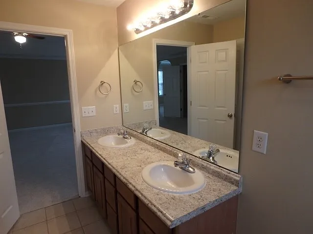 121 Hampton Lake Dr — Photo 12