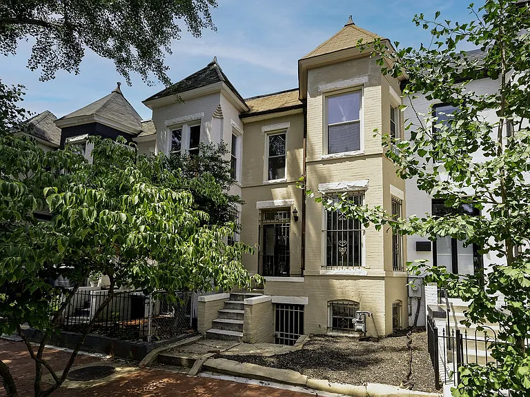 145 Thomas St NW — Photo 1