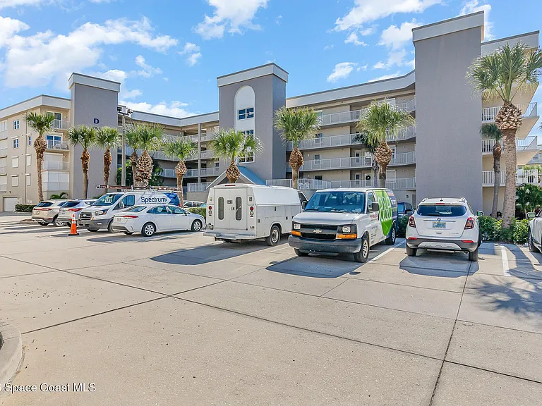 601 Shorewood Dr #G405 — Photo 35
