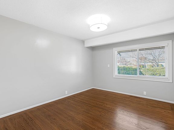 3rd image of 1902 Rosswood Dr