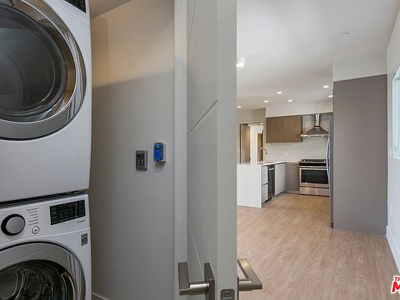 5th image of 11837 Mayfield Ave #305