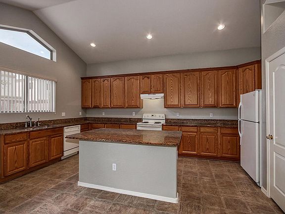 4th image of 3485 W Sunshine Butte Dr