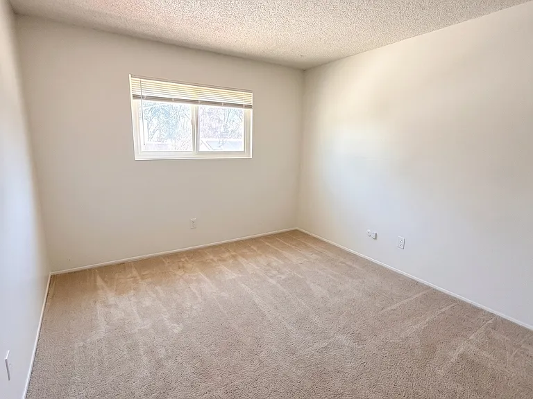 1033 Robinson Ave #14 — Photo 8