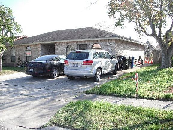 3rd image of 10505 Bandera Dr