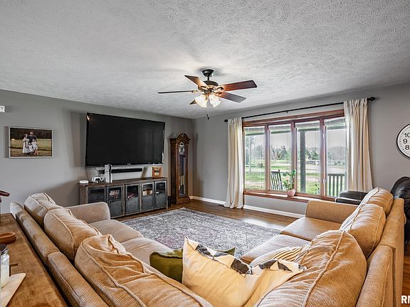 5th image of 2944 Delora Ln