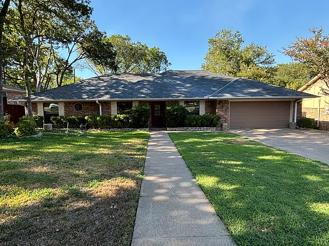 4115 Three Oaks Dr