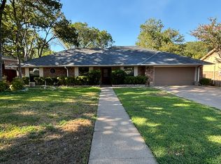 4115 Three Oaks Dr, Arlington, TX 76016