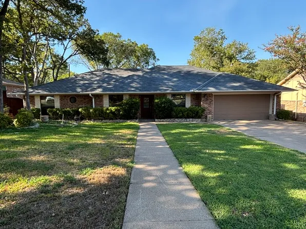4115 Three Oaks Dr, Arlington, TX 76016
