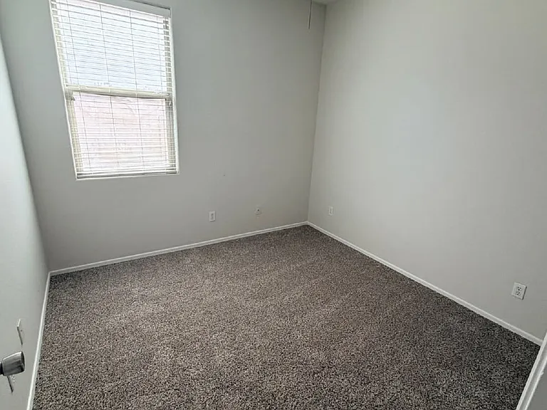 43531 W Oster Dr — Photo 4