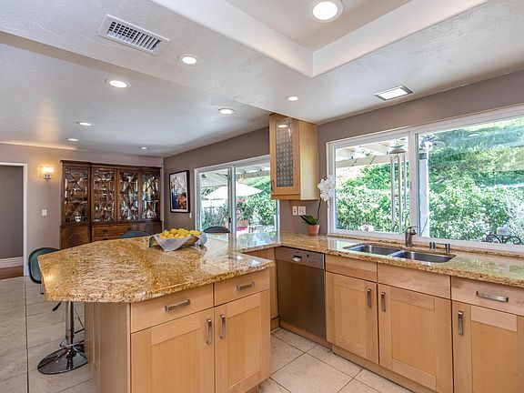 4th image of 458 Cresthill Dr