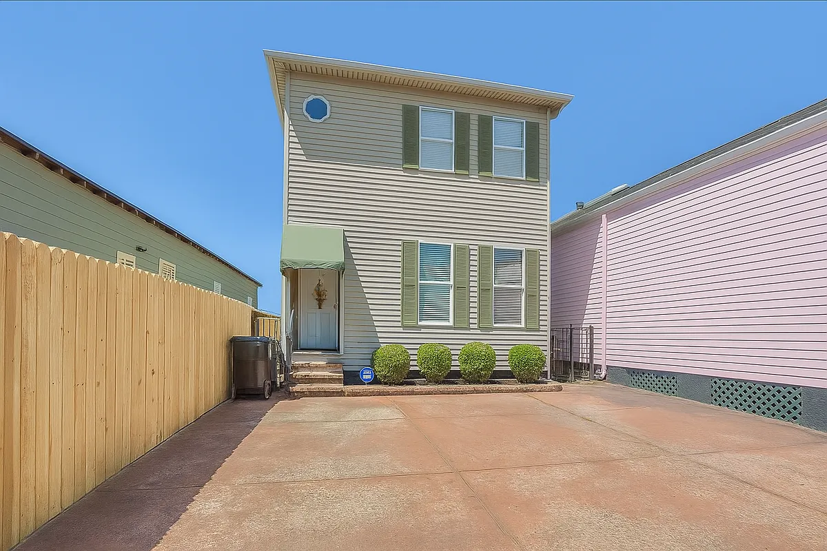 Building Photo - 4215 Tchoupitoulas St