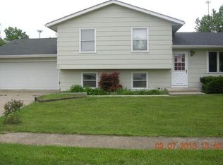 371 Devonshire Ln, Park City, IL 60085