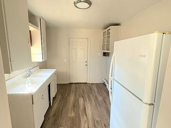 4th image of 303 N Gaines Ave