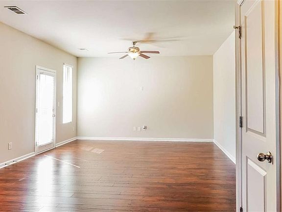3rd image of 147 Daisy Cir