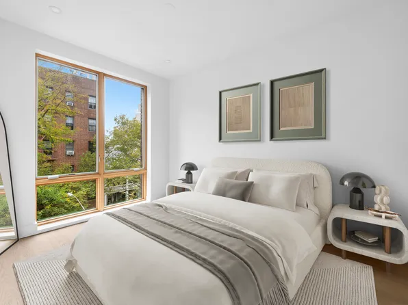 184 Hawthorne Street image 4 of 9