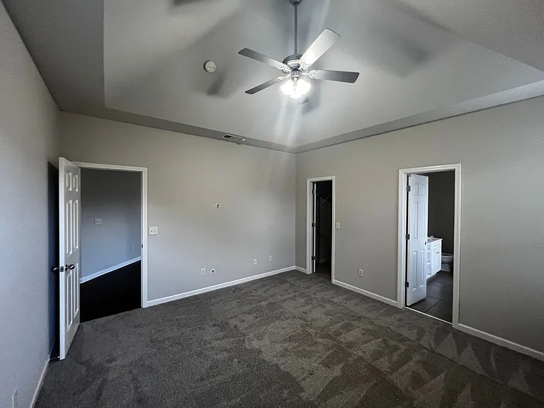 2208 Adkins Cir — Photo 18