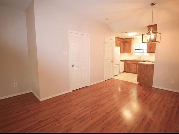 5th image of 306 Live Oak Ln