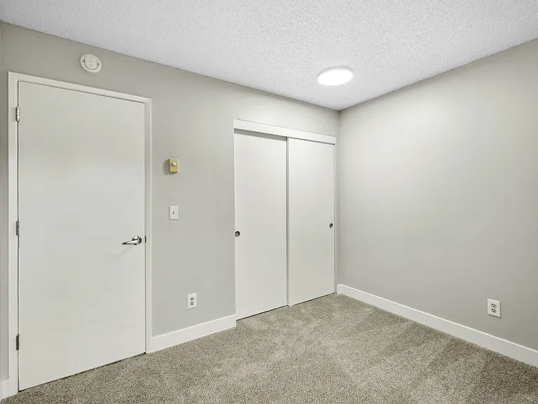 The Alexander Apartments — Photo 19