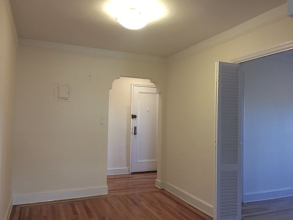 3rd image of 5450 Netherland Ave APT E55