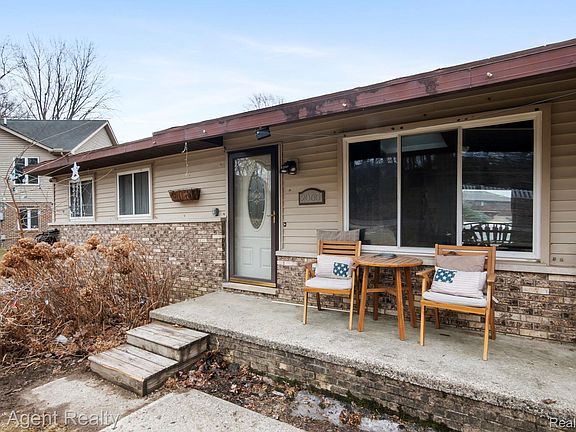 4th image of 2065 Ridgemont St