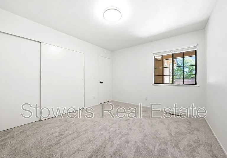 2033 Raphael Ct — Photo 10