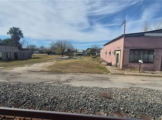 220 Palmetto St, Refugio, TX 78377