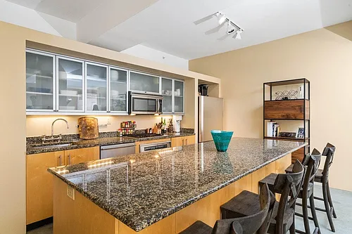 1313 Washington St #211 Photo 1