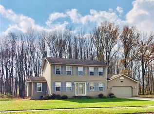8218 Clover Ln, Garrettsville, OH 44231