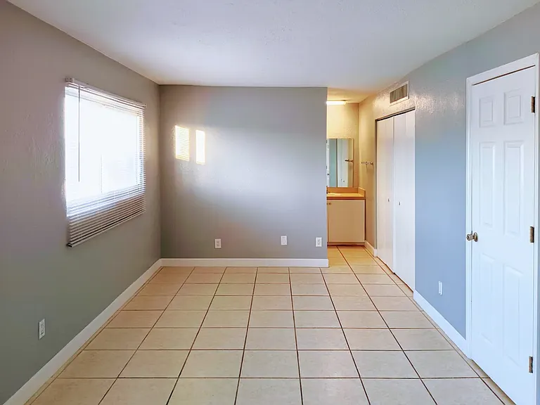 Waterford Apartments — Photo 6