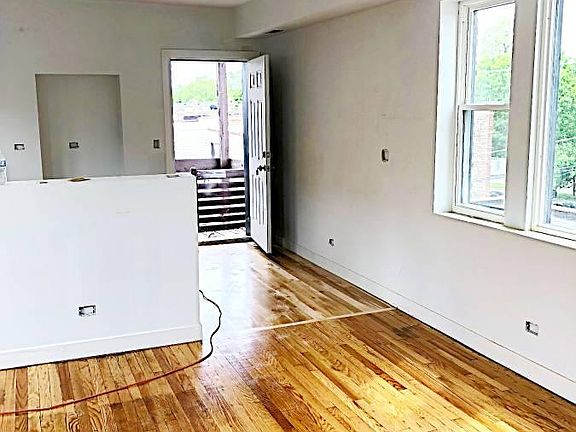 3rd image of 4117 W Lawrence Ave #2