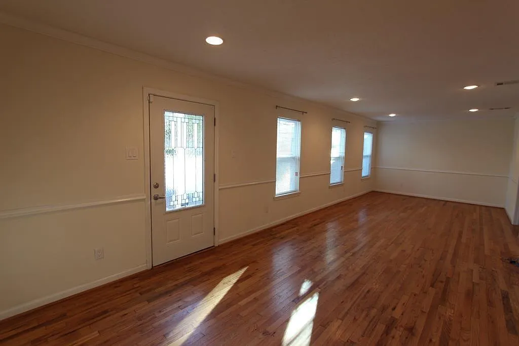 3 bed, 1.5 bath, 1760 sqft, $2,250 — Photo 2