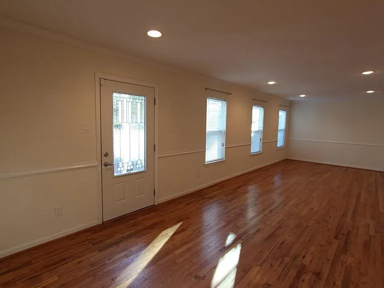 6534 Sivley St — Photo 2