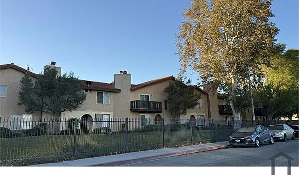 3 bed, 1360 sqft, $2,980 — Photo 2