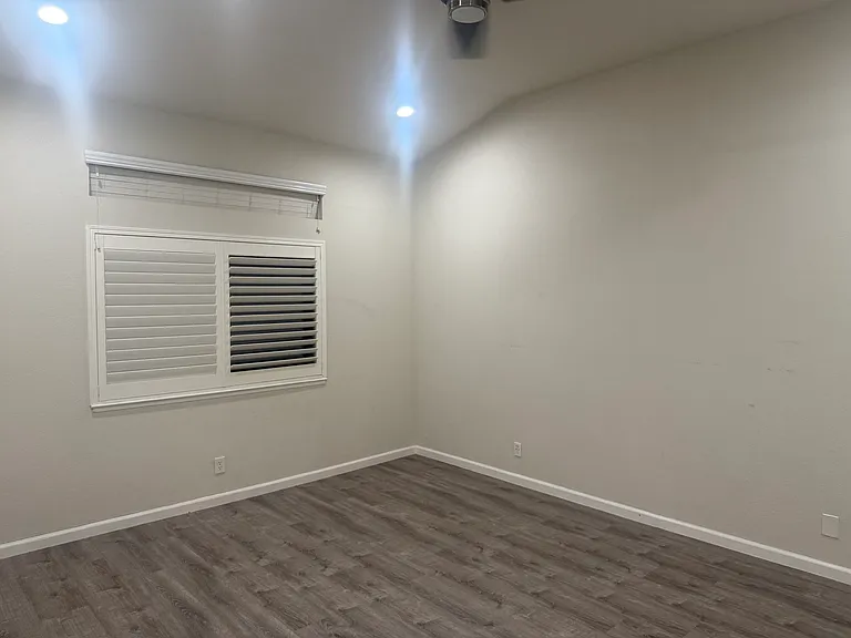 207 Round House Pl — Photo 9