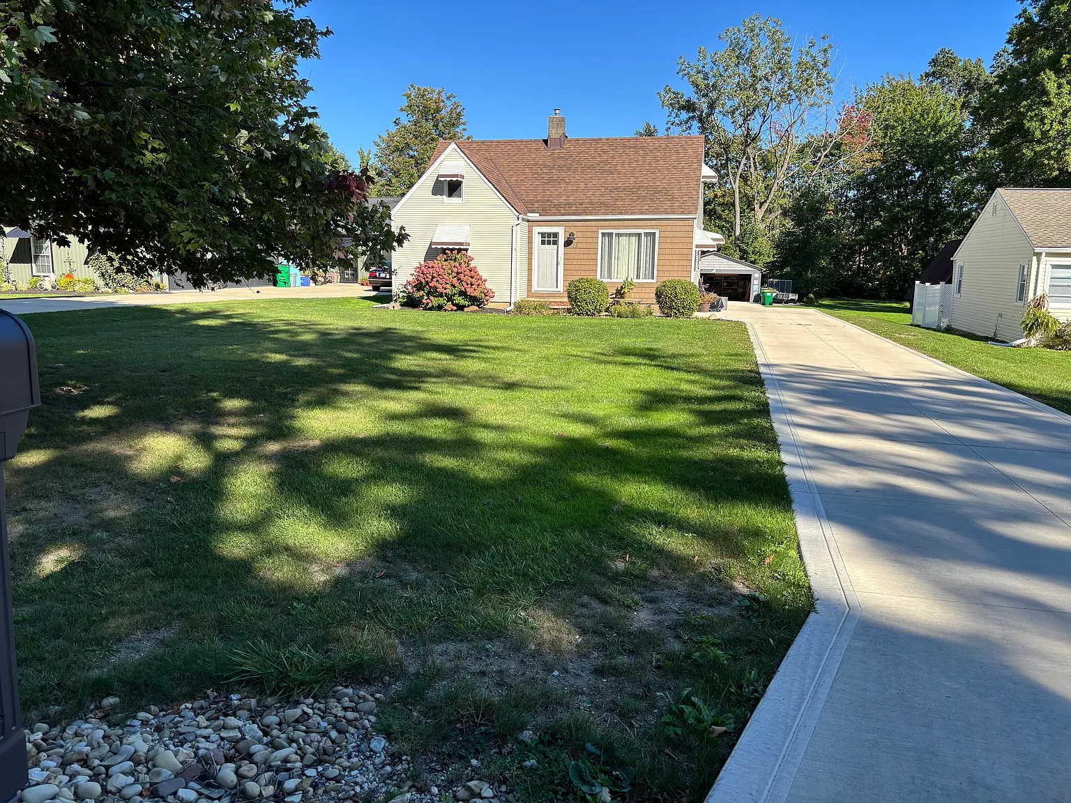 3 bed, 1.5 bath, 1250 sqft, $1,800 — Photo 1