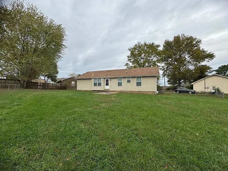 104 Cornelia Ct — Photo 22