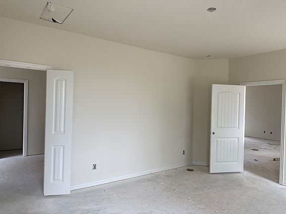 5th image of 1124 Trinity Dr